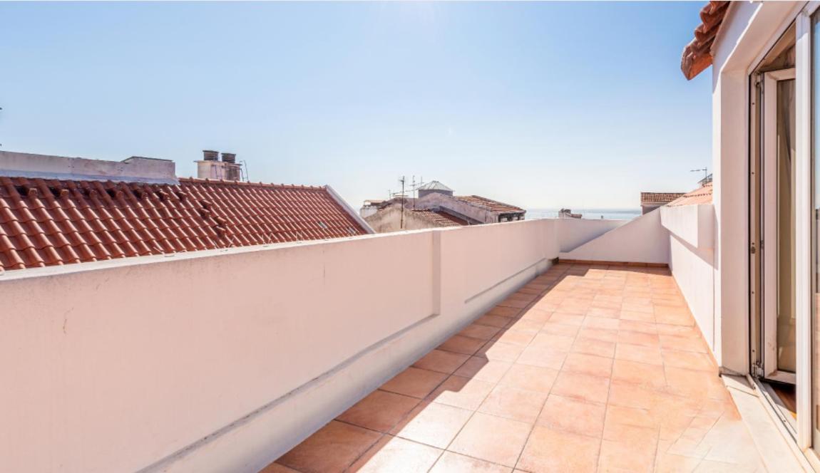 Guestready - Rare Terrace Apt, Historic Center Lisbon