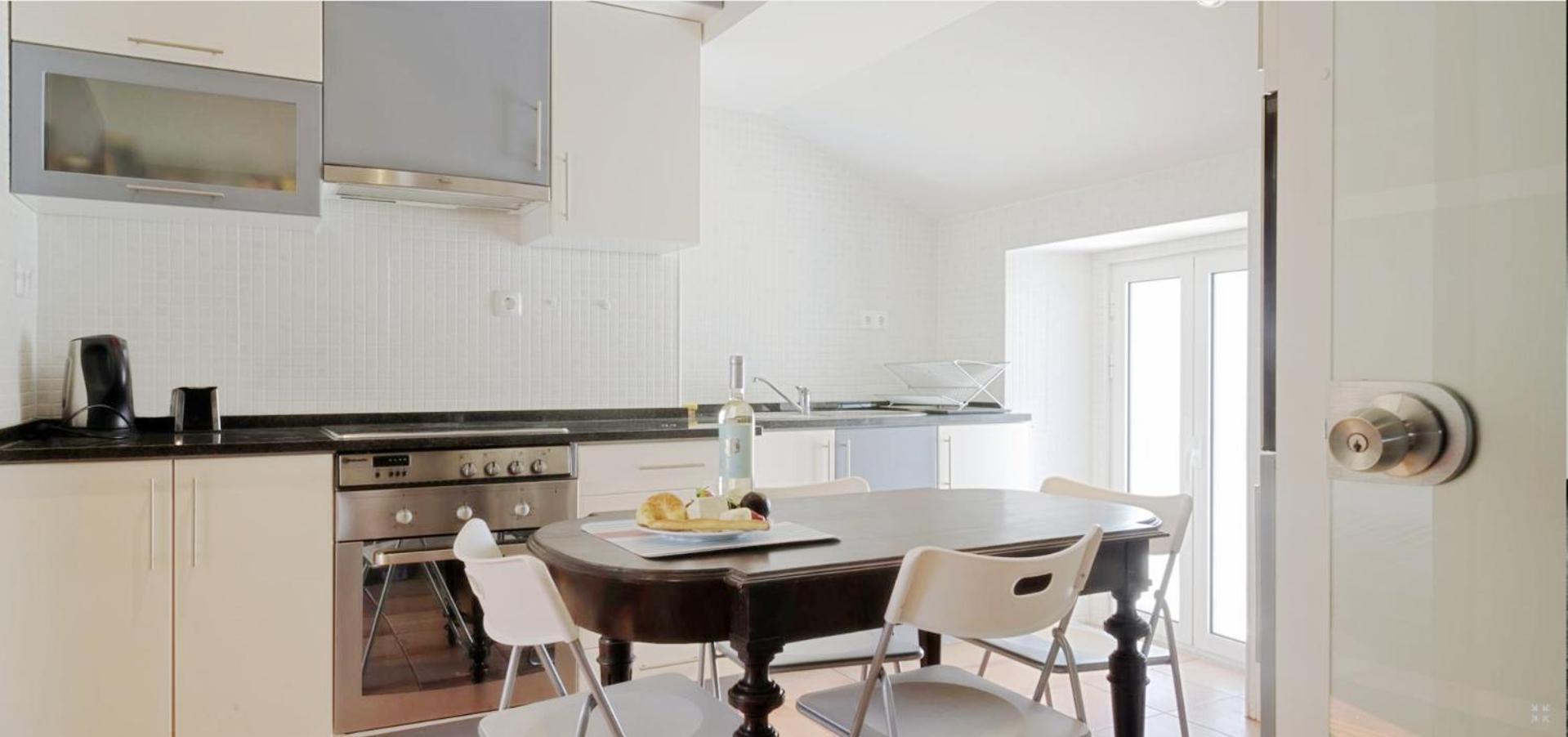 Guestready - Rare Terrace Apt, Historic Center Lisbon