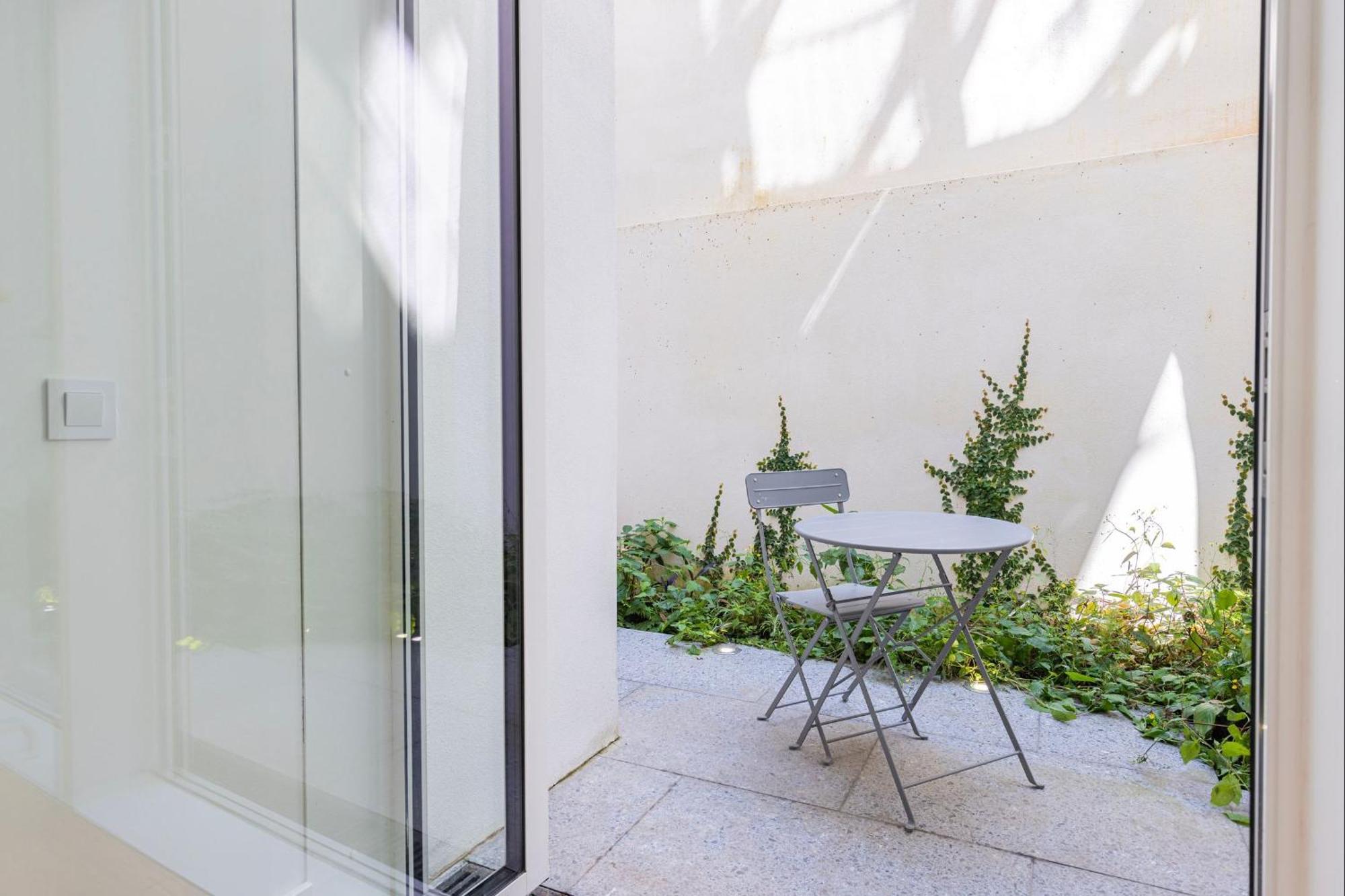 Whome Lisbon's Elite A Stylish & Modern W Patio Apartment