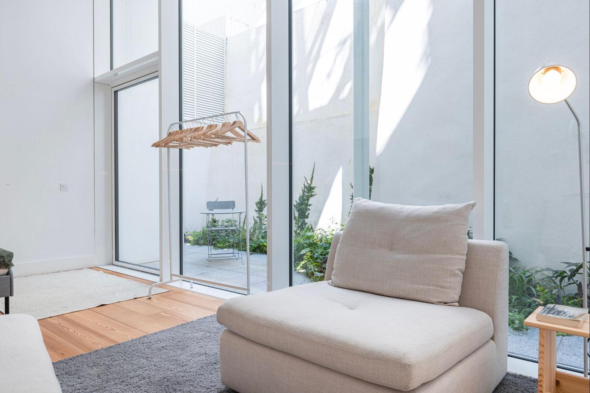 Whome Lisbon's Elite A Stylish & Modern W Patio Apartment *