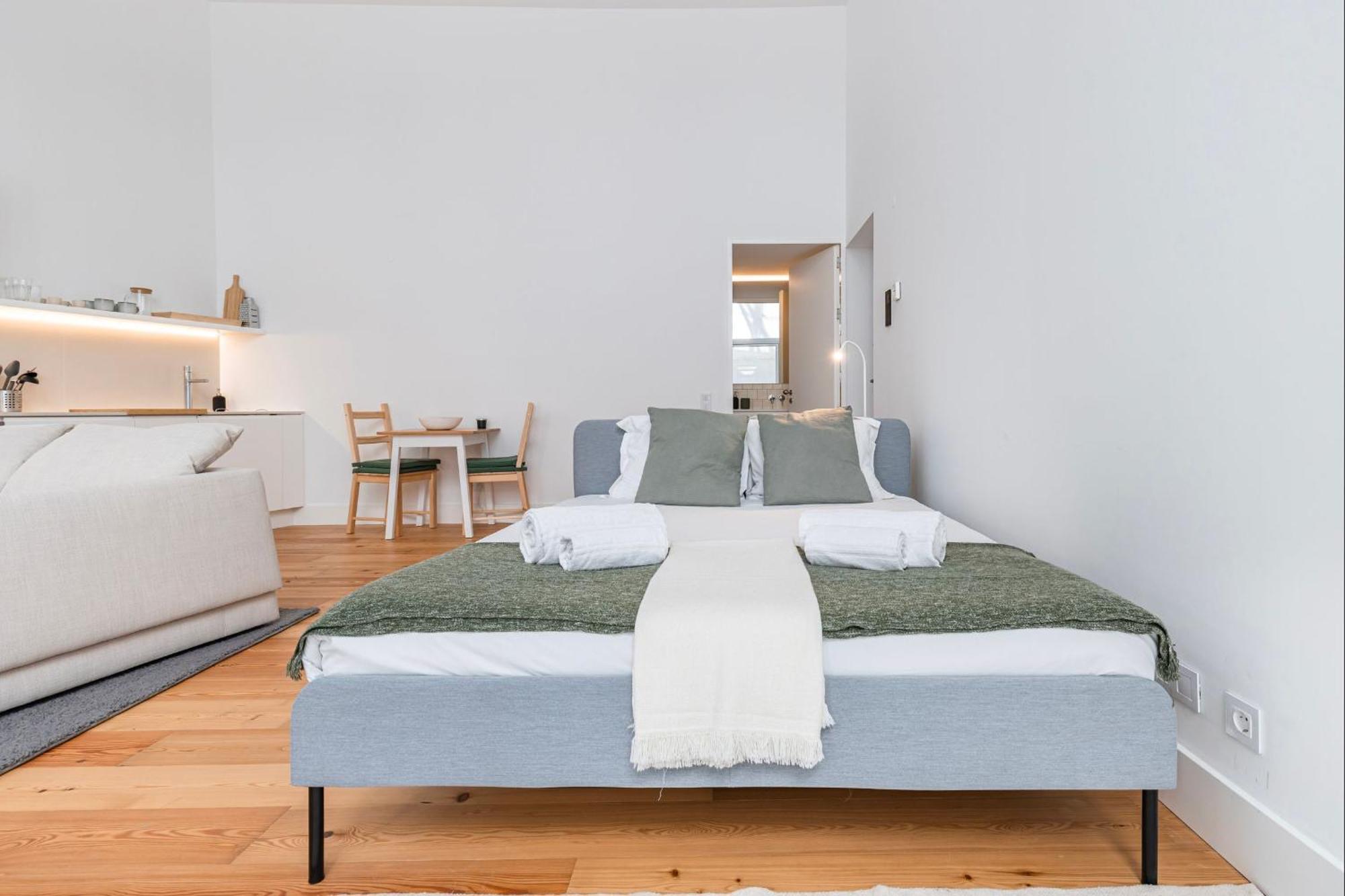 Apartment Whome Lisbon's Elite A Stylish & Modern W Patio