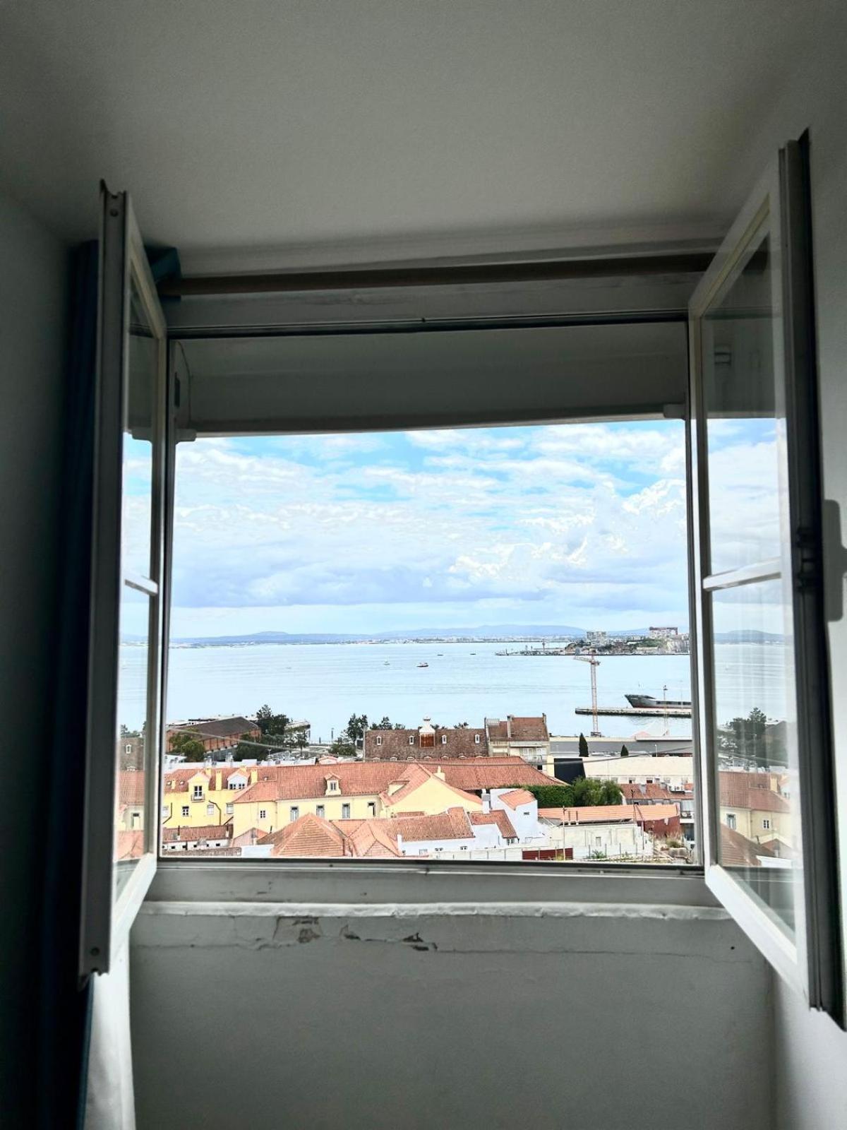 Santos In With River View Lisbon