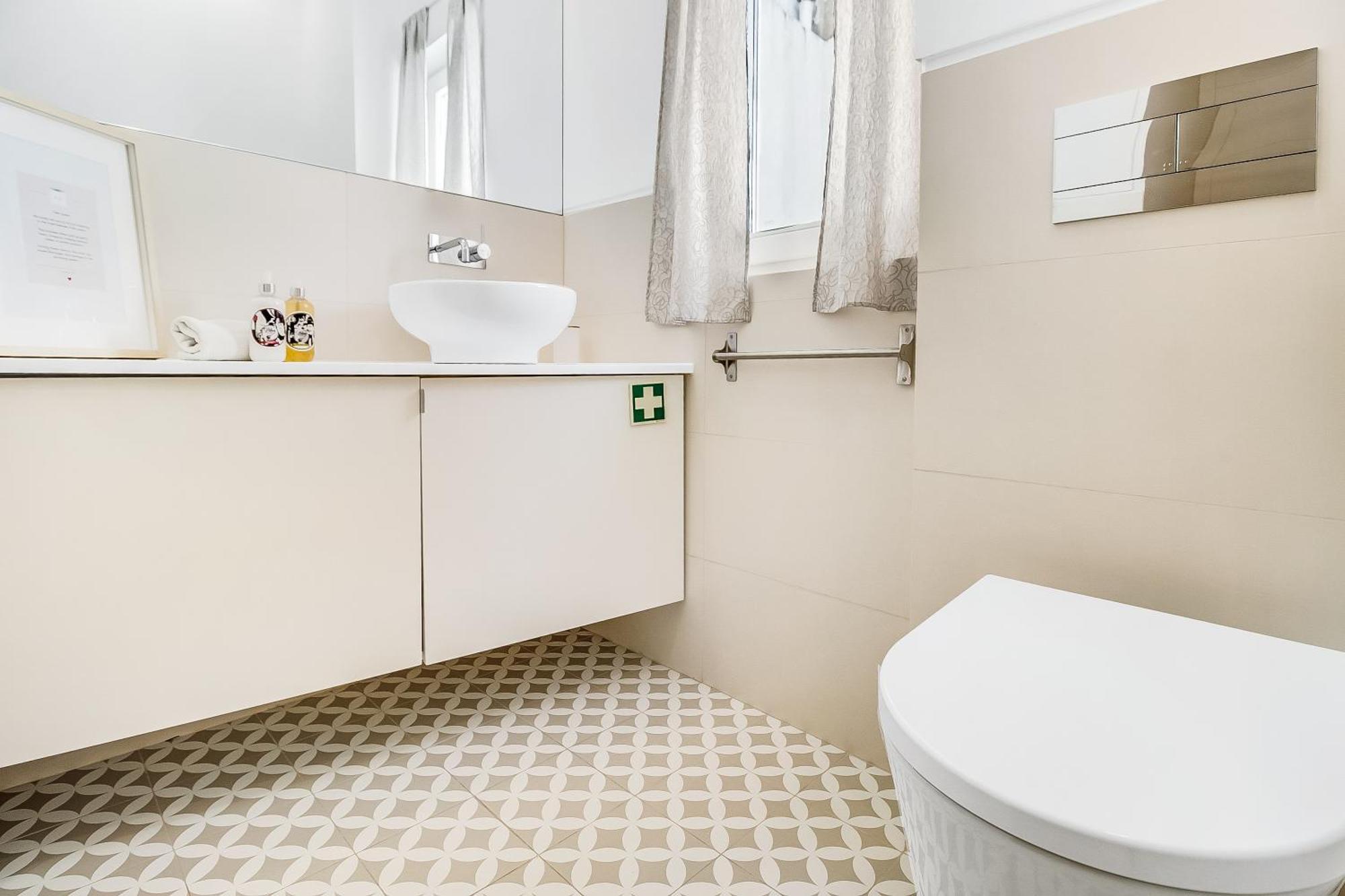 157 A - Charming Santos Wpatio Apartment