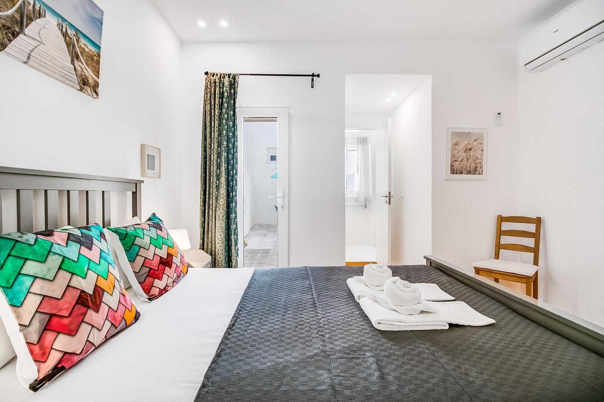 157 A - Charming Santos Wpatio * Lisbon