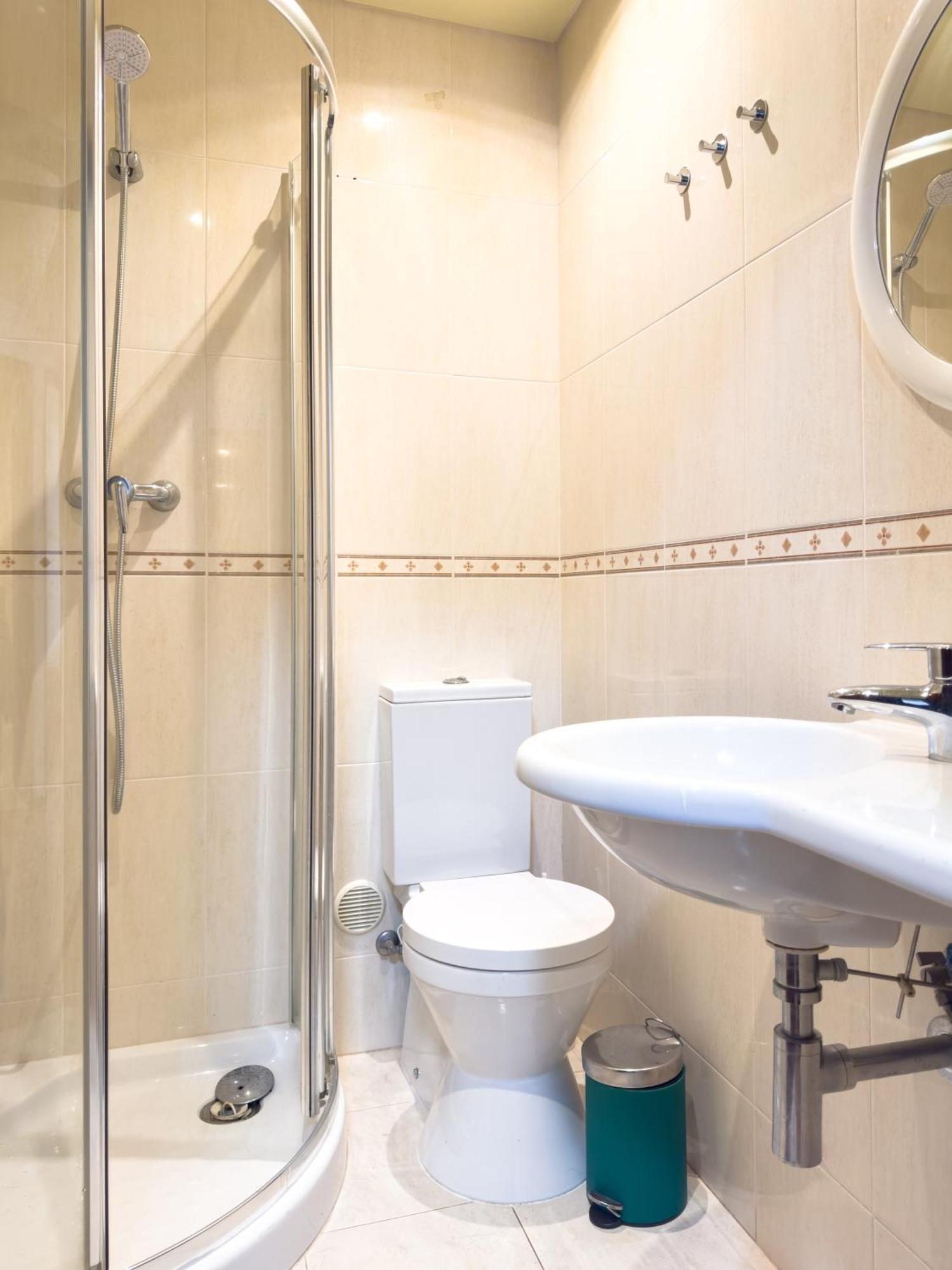 Double Bed In Old Town Homestay Lisbon