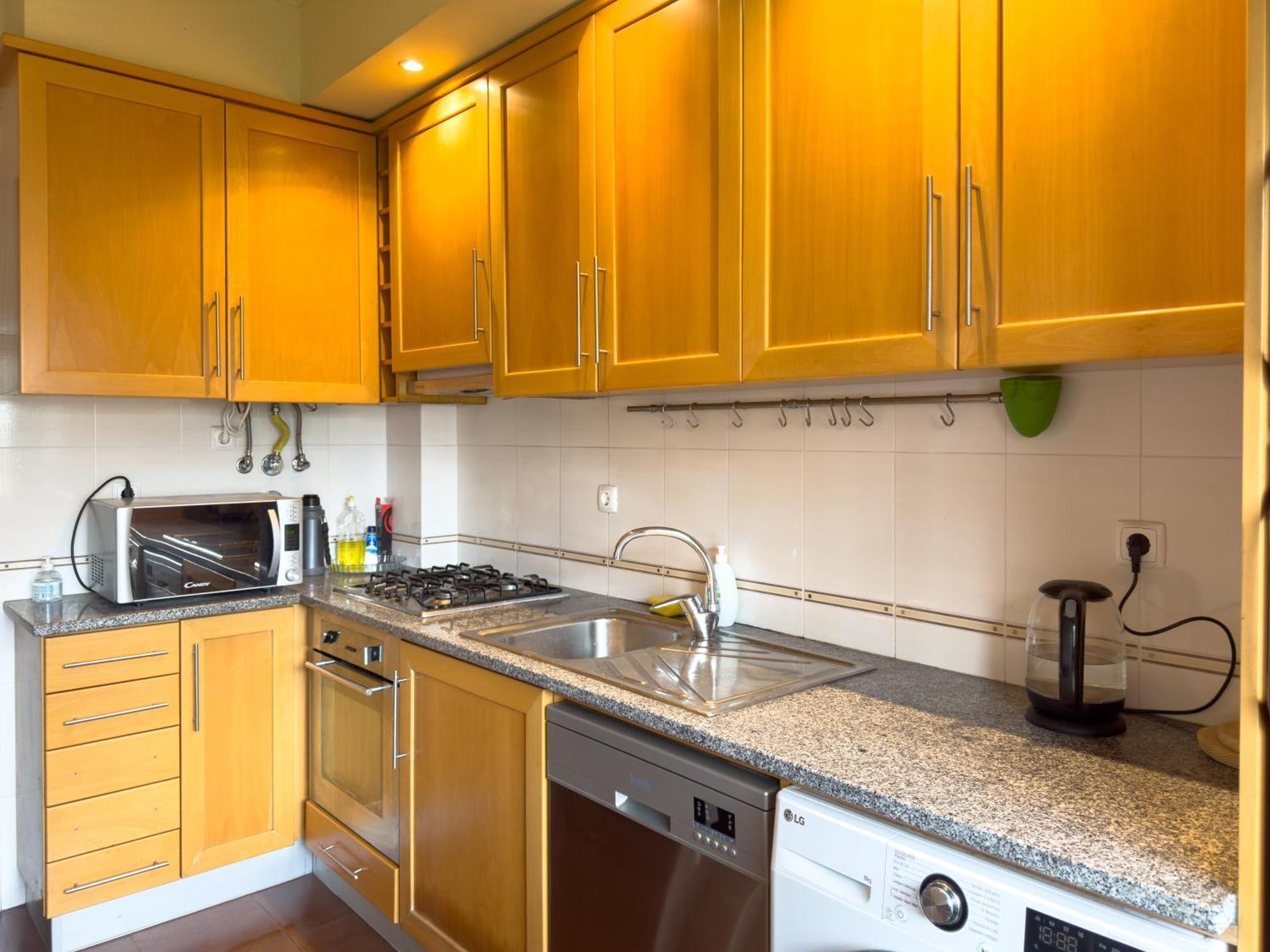 Homestay Double Bed In Old Town Lisbon