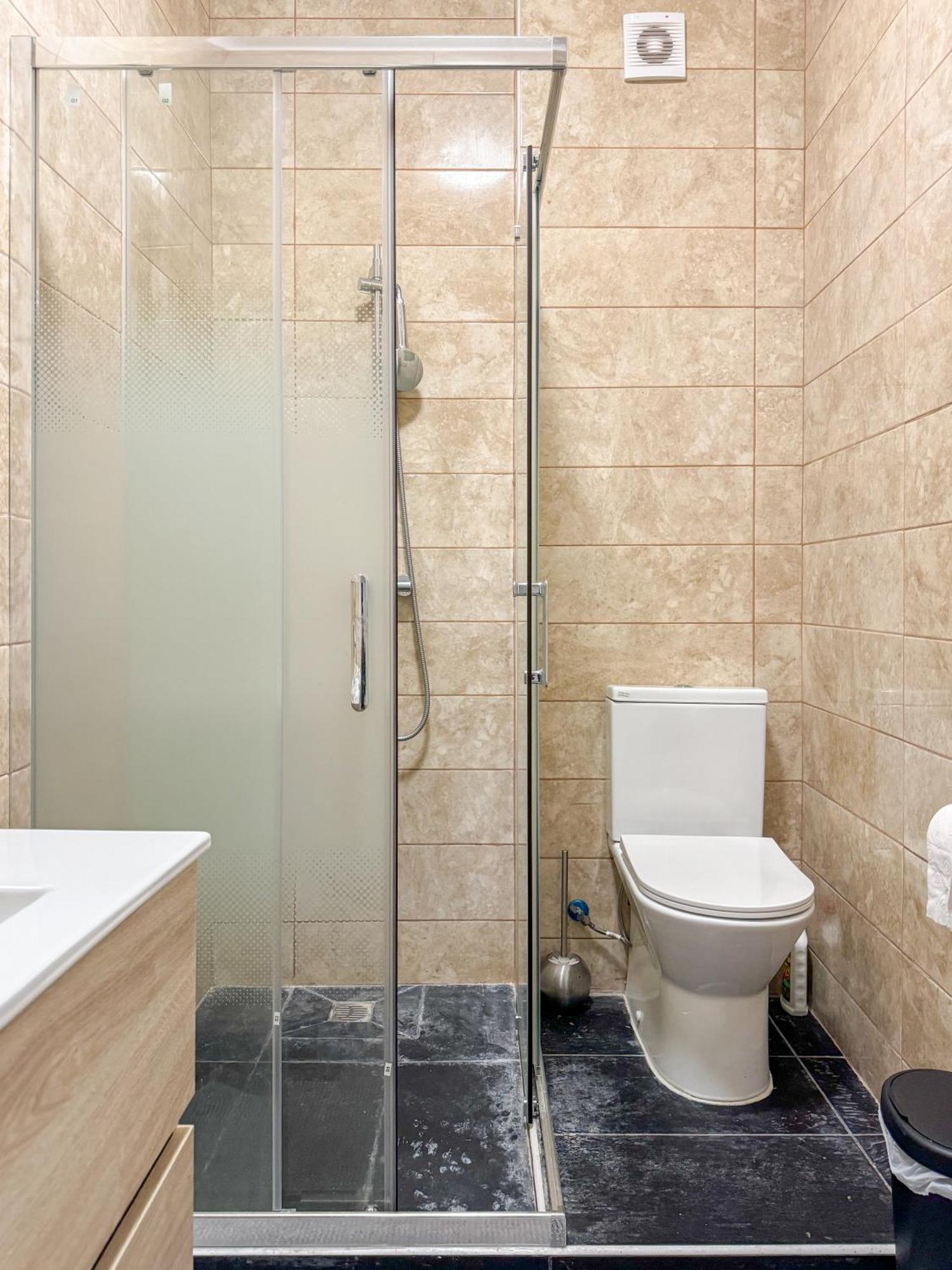 Homestay Double Bed In Arroios Lisbon