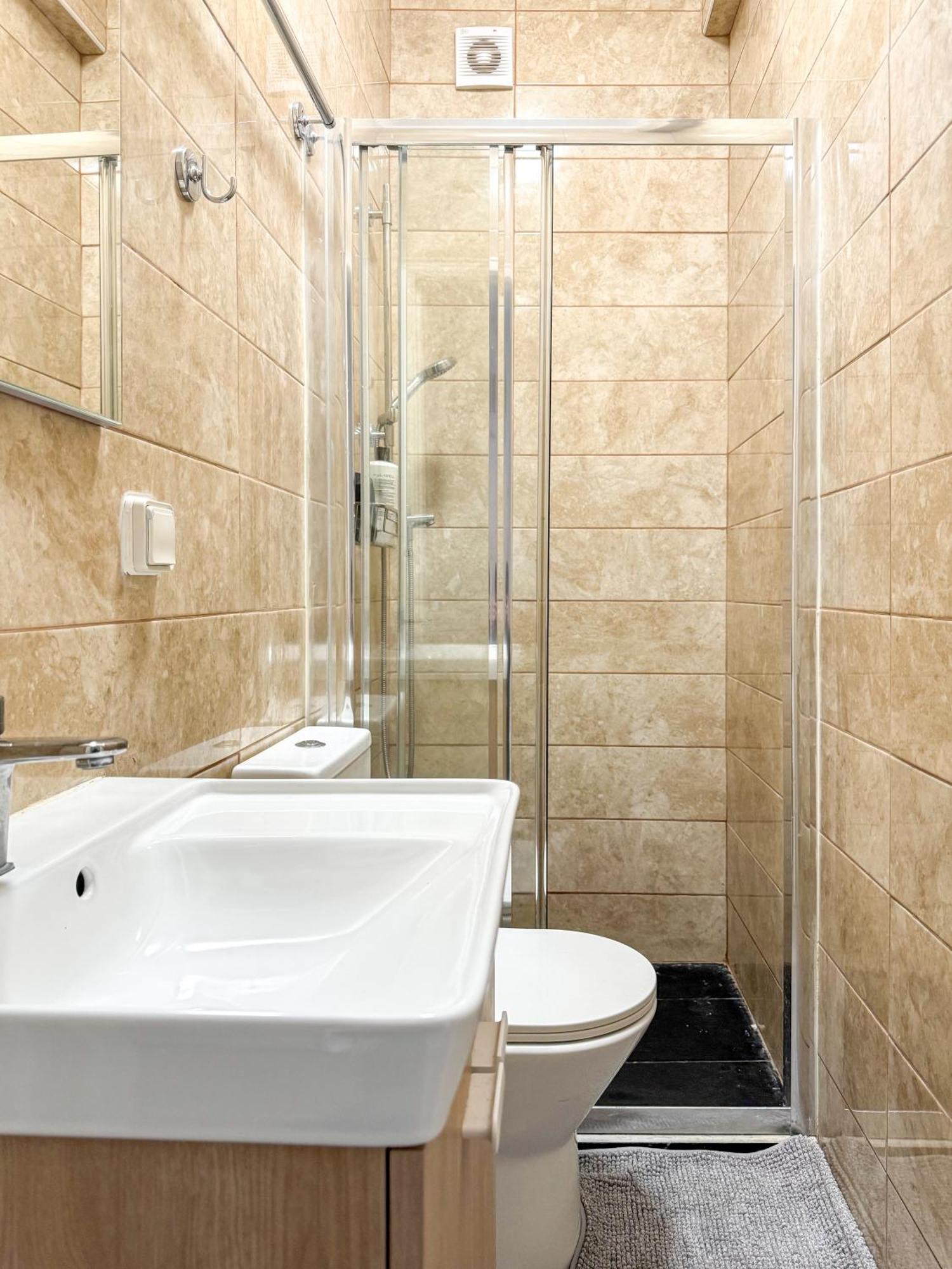 Double Bed In Arroios Homestay Lisbon