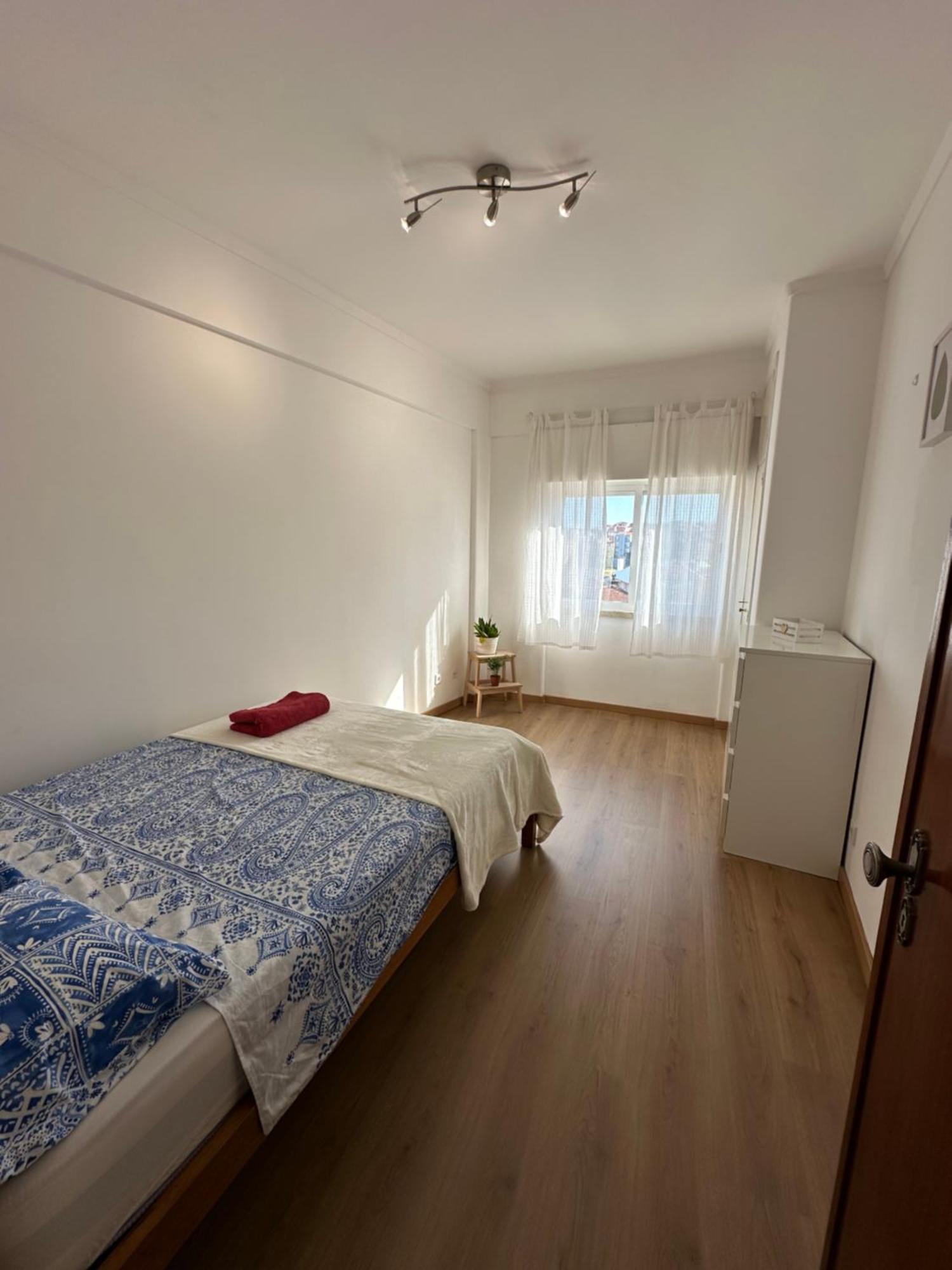Bright Spacious 1 Bedroom Apartment *