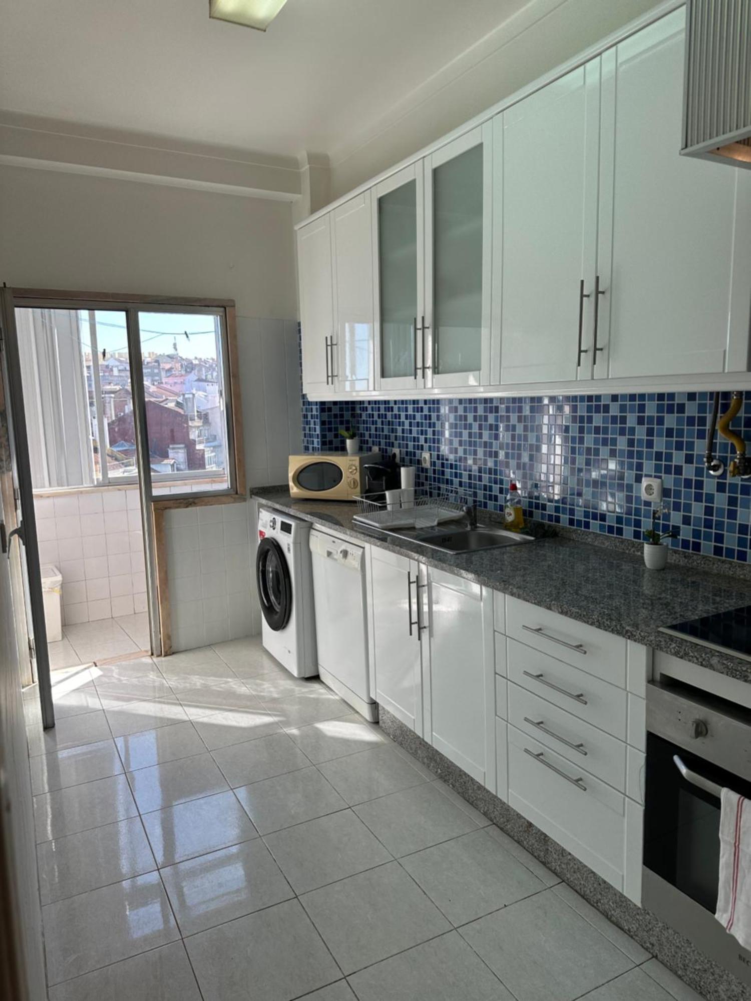 Apartment Bright Spacious 1 Bedroom *