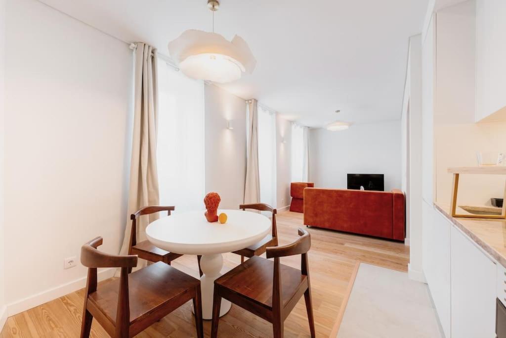 Orange House - Beautiful Two-bedroom 1d Apartment