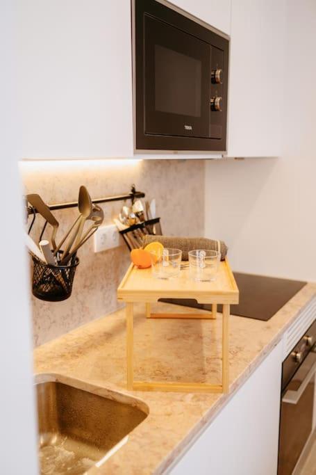 Orange House - Beautiful Two-bedroom 1d * Lisbon