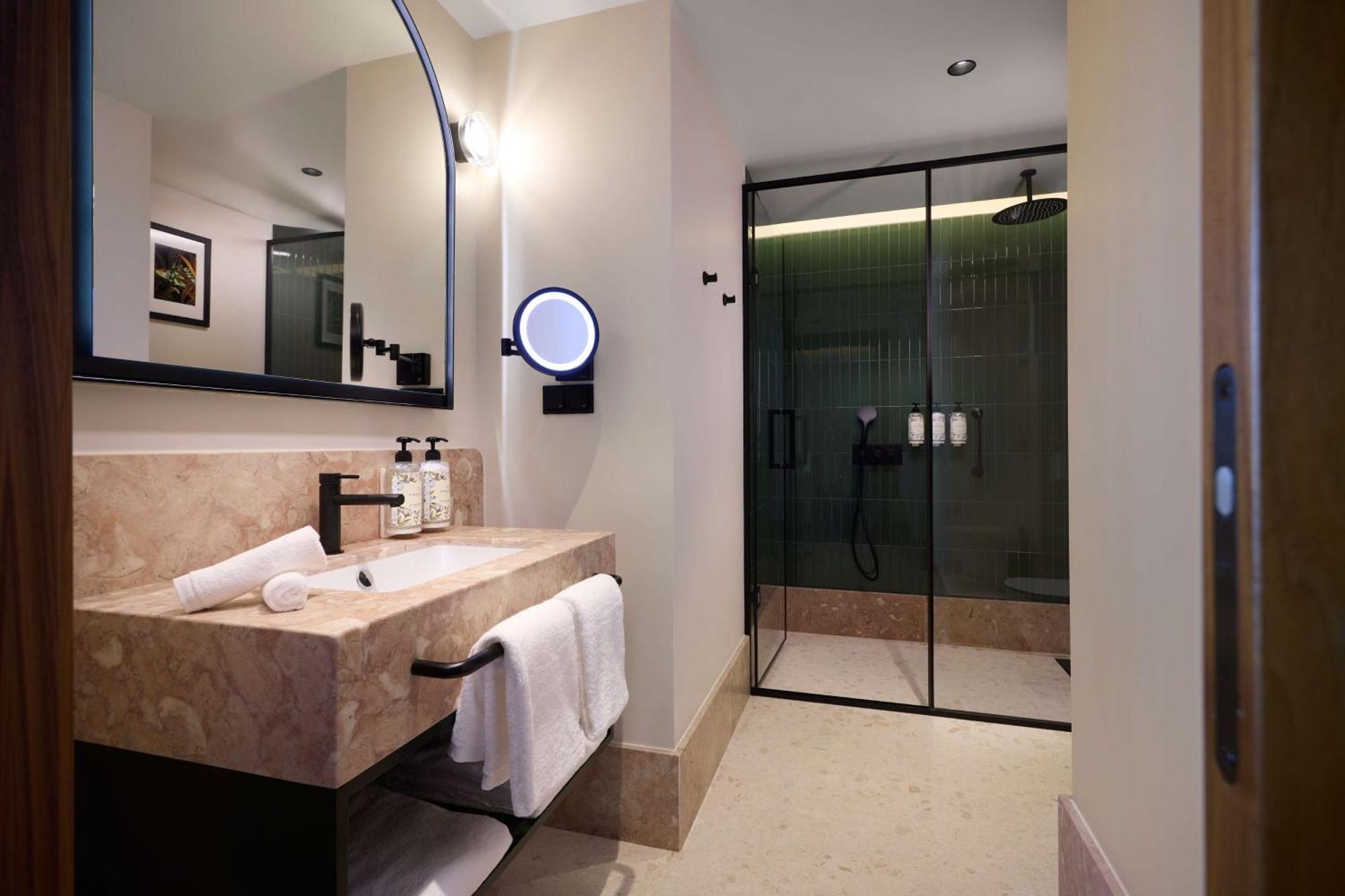 Duo Lisbon, Curio Collection By Hilton 4*
