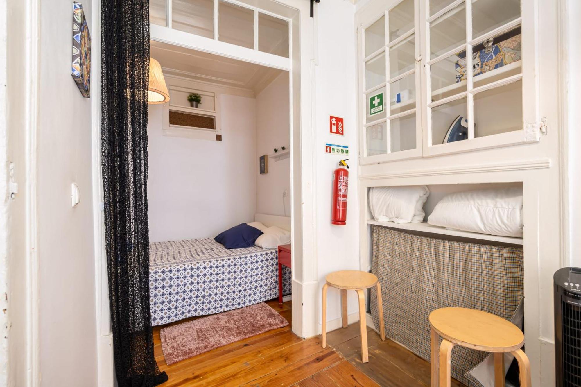 Apartment Crooked House Alfama Lisbon
