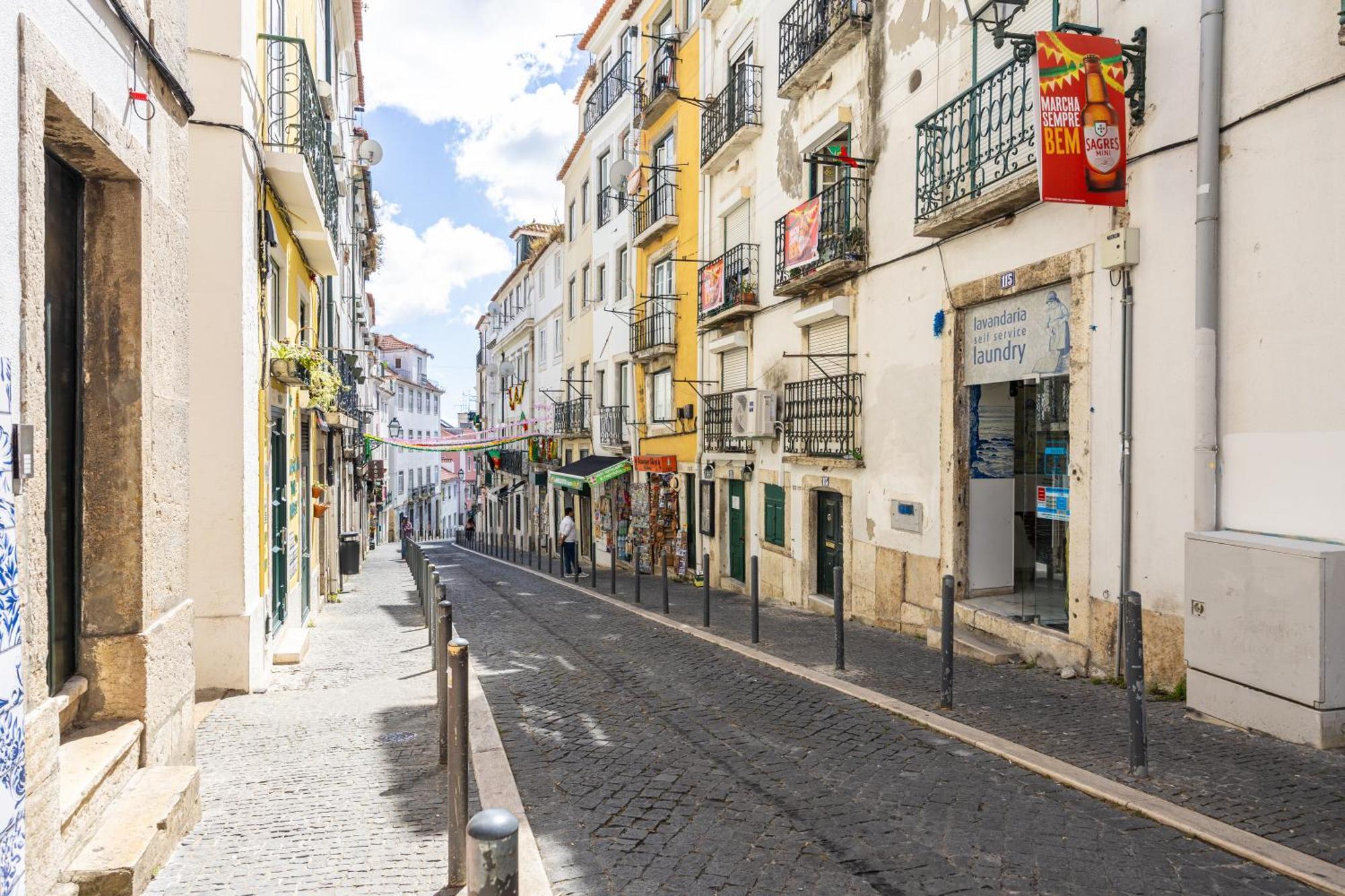 Crooked House Alfama Apartment Lisbon