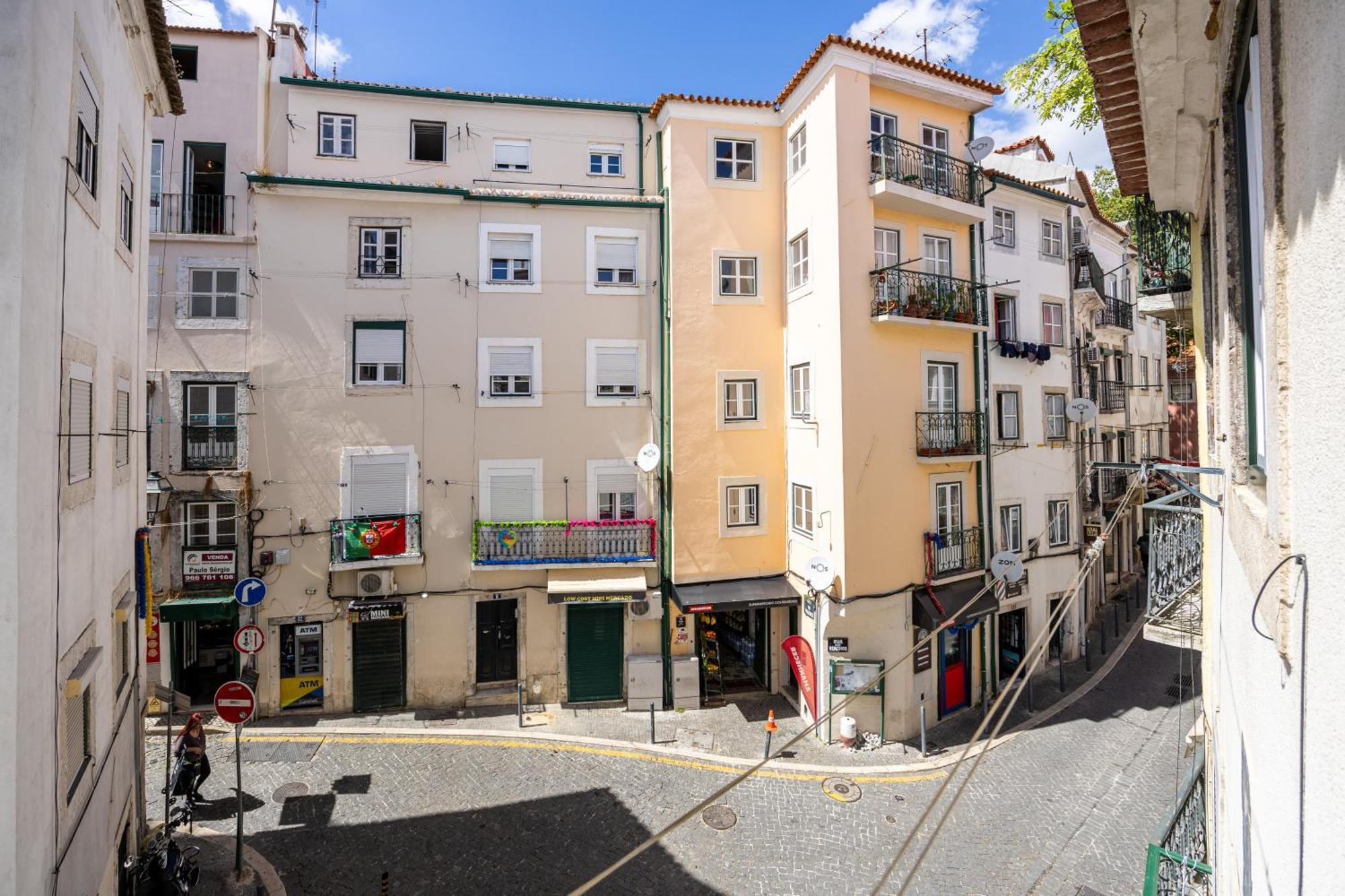 Crooked House Alfama *