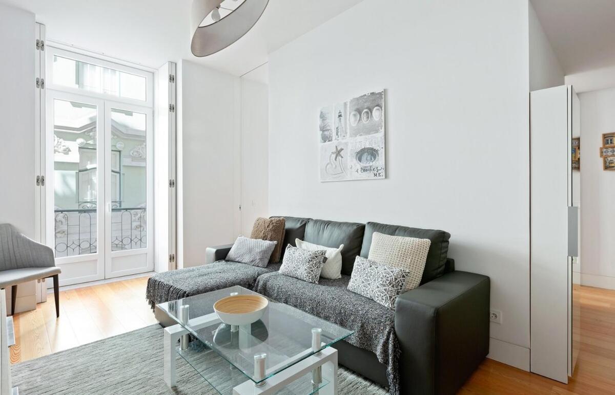 Spacious 1 Bedroom Near Baixa Apartment *