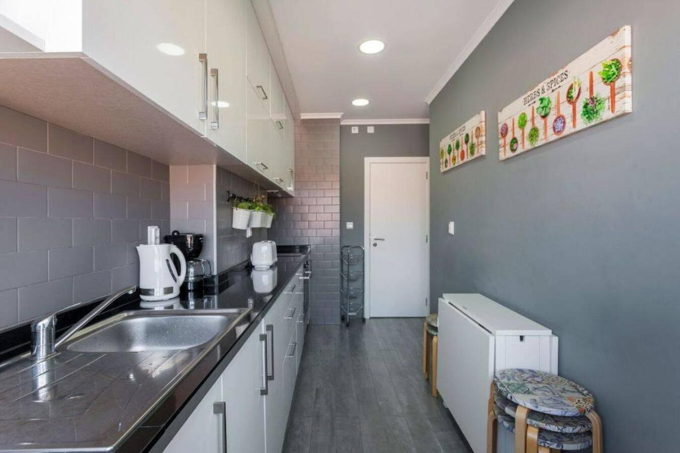 Be Local - With 2 Bedrooms In Moscavide - Apartment