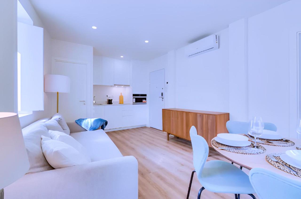 Graceful 1 Bedroom - G201 *