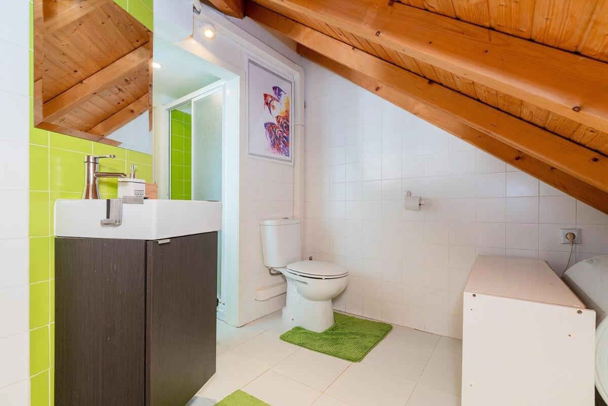 Attic With Balcony In Bairro Alto Apartment