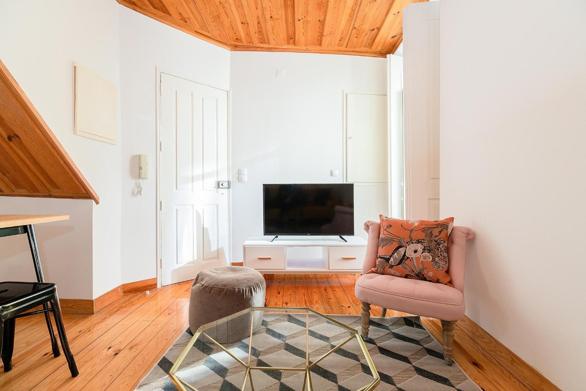 Apartment River View 1bdr In Alfama Close To Tram