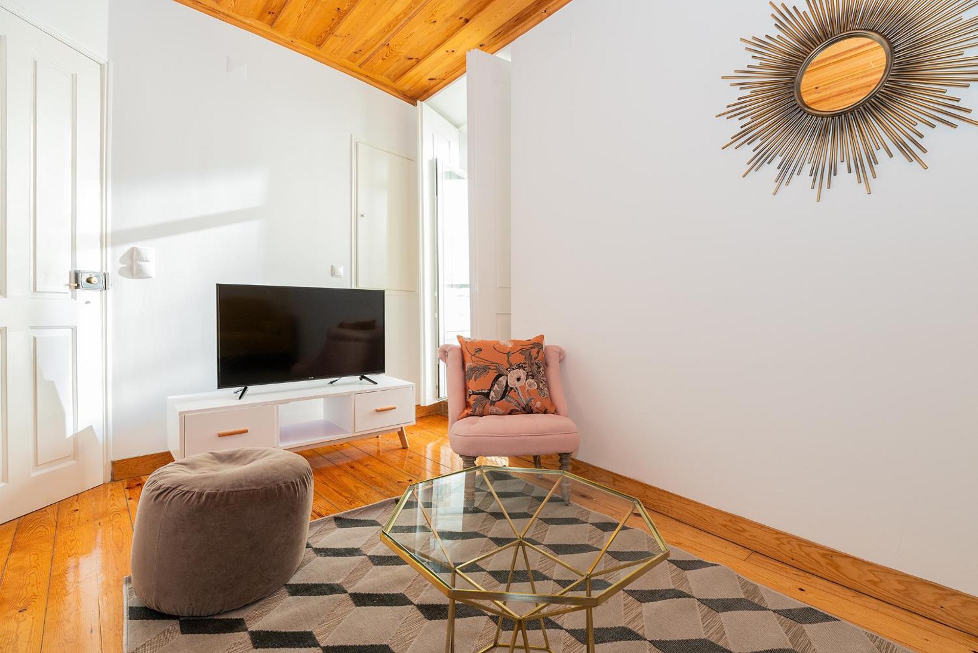 Apartment River View 1bdr In Alfama Close To Tram Lisbon