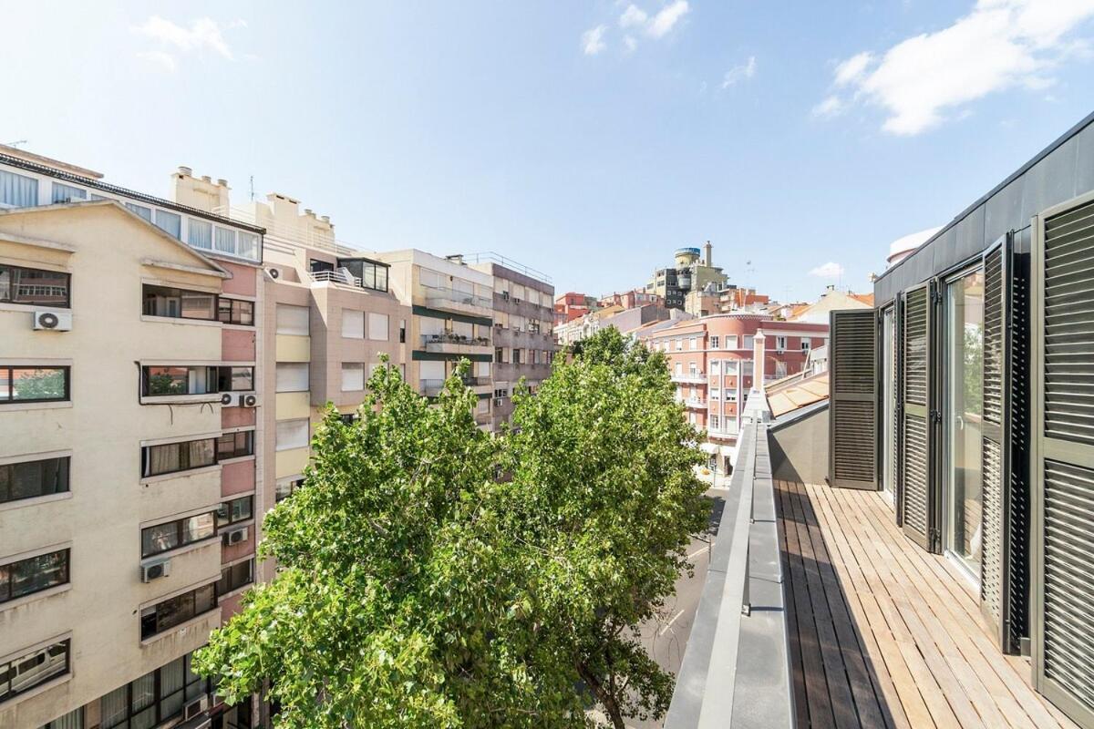 Apartment Modern 1 Bedroom With Balcony *