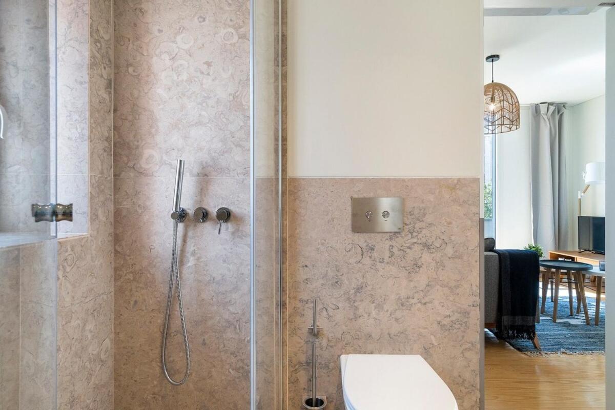 Apartment Modern 1 Bedroom With Balcony *