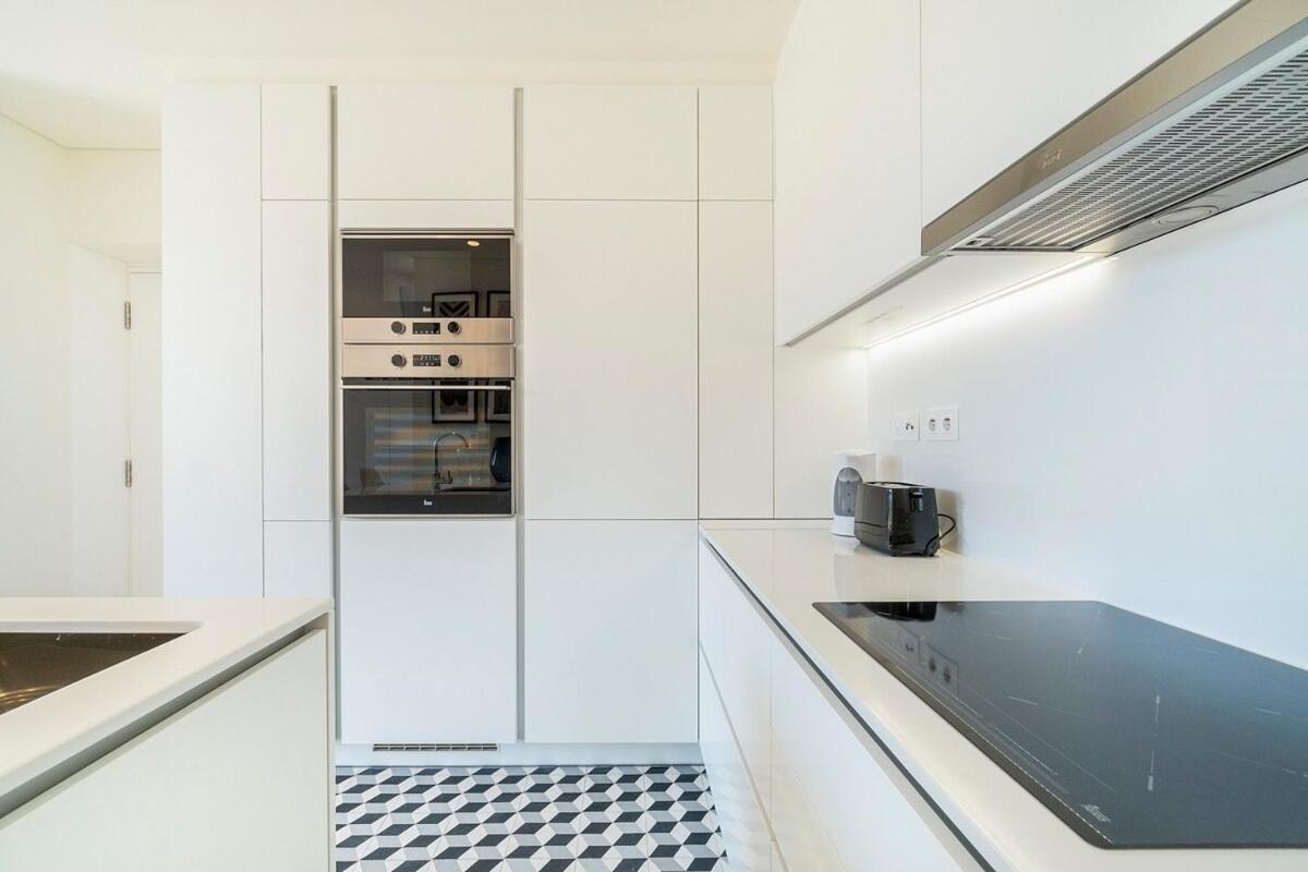 Modern 1 Bedroom With Balcony *