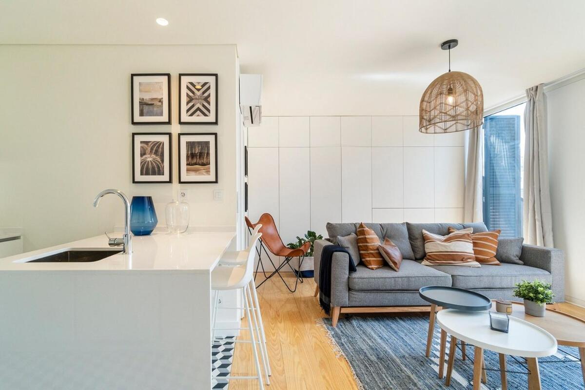 Modern 1 Bedroom With Balcony