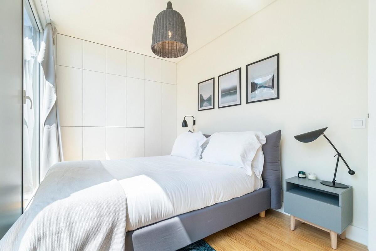 Modern 1 Bedroom With Balcony Apartment