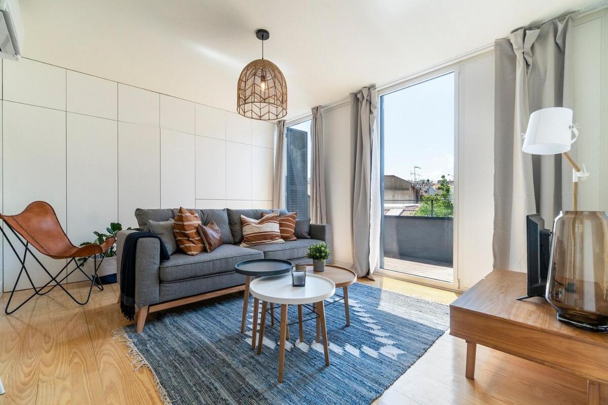 Modern 1 Bedroom With Balcony Apartment
