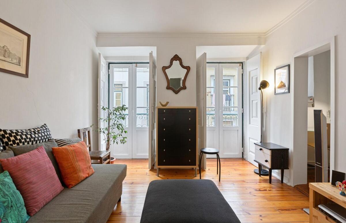 Stunning 1 Bedroom Near Alfama Apartment