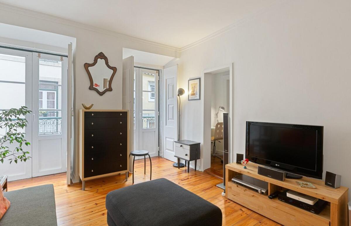 Stunning 1 Bedroom Near Alfama Apartment