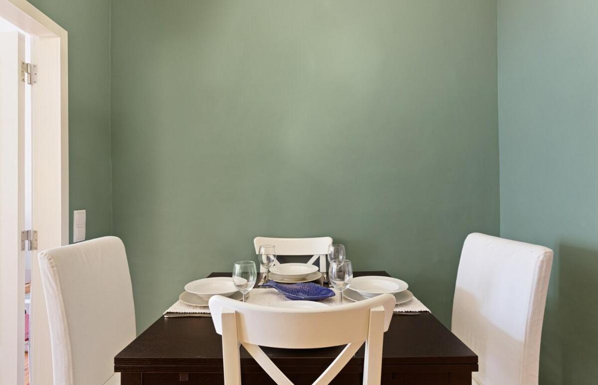 Stunning 1 Bedroom Near Alfama Apartment *