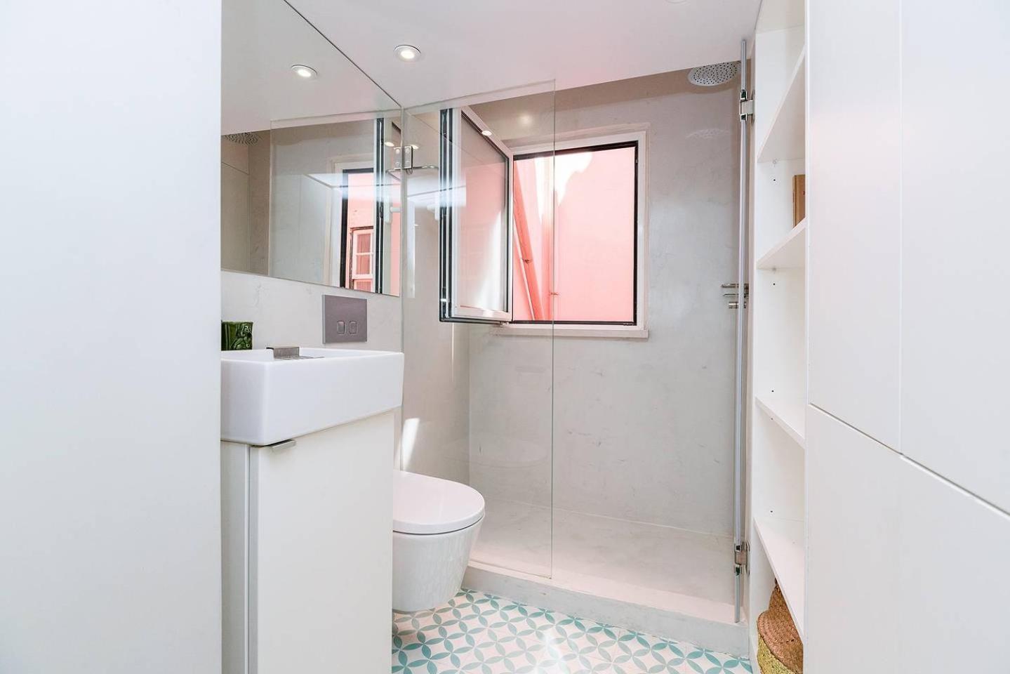 Cosy 2 Bed Flat With Terrace Near Av Liberdade Lisbon