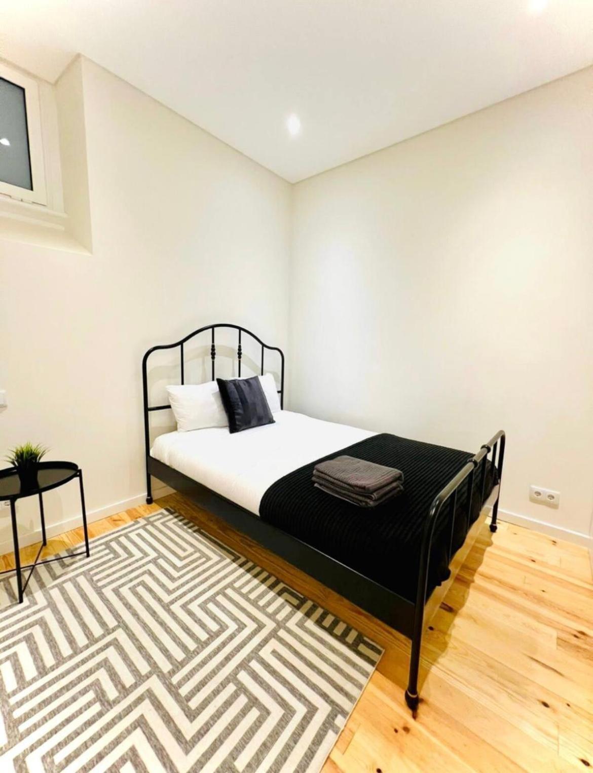 Apartment Center 3 Bedroom Flat Next To Avenida Liberdade