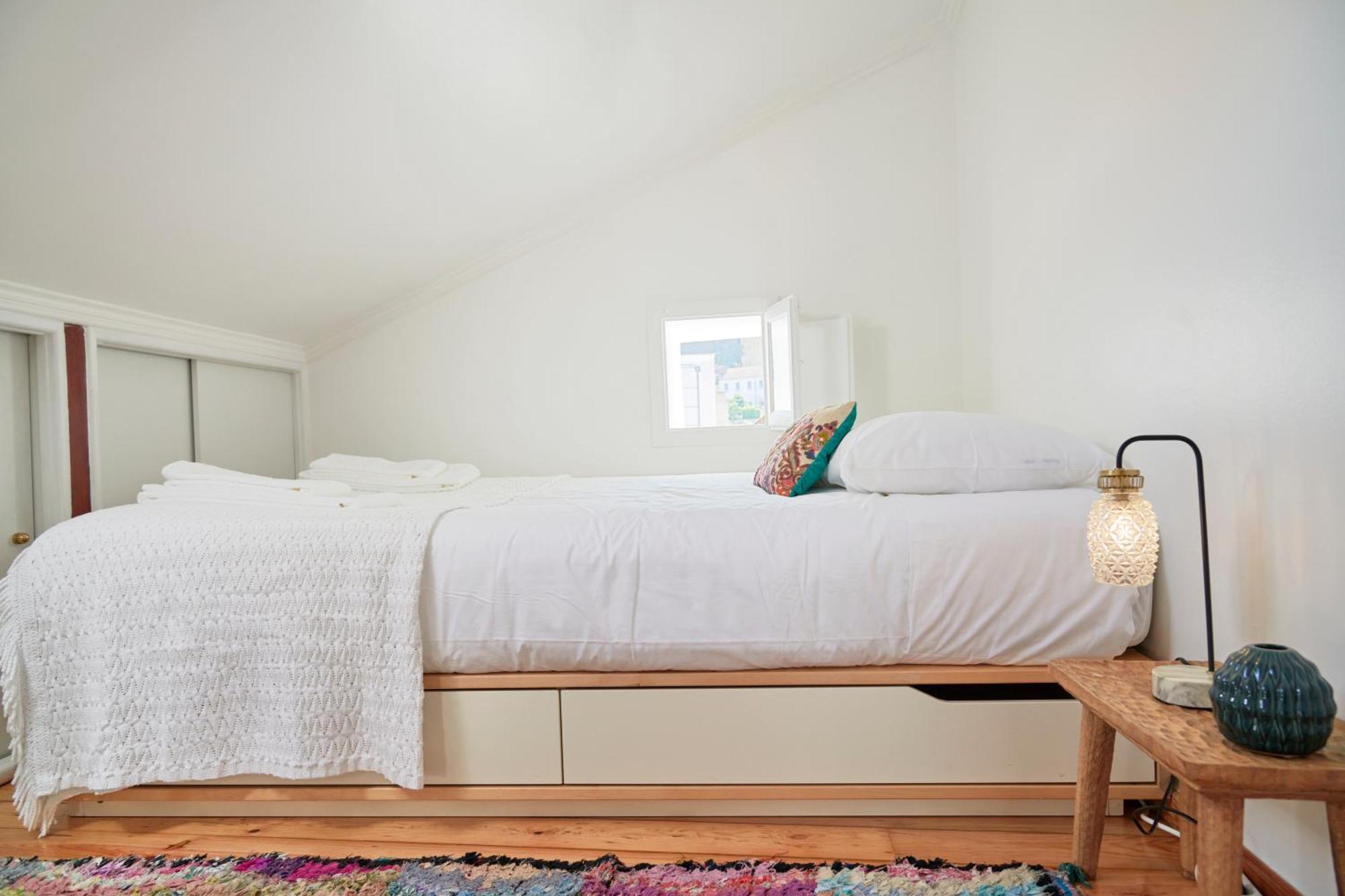 Central, Comfy And Light-filled Apt, By Timecooler Lisbon