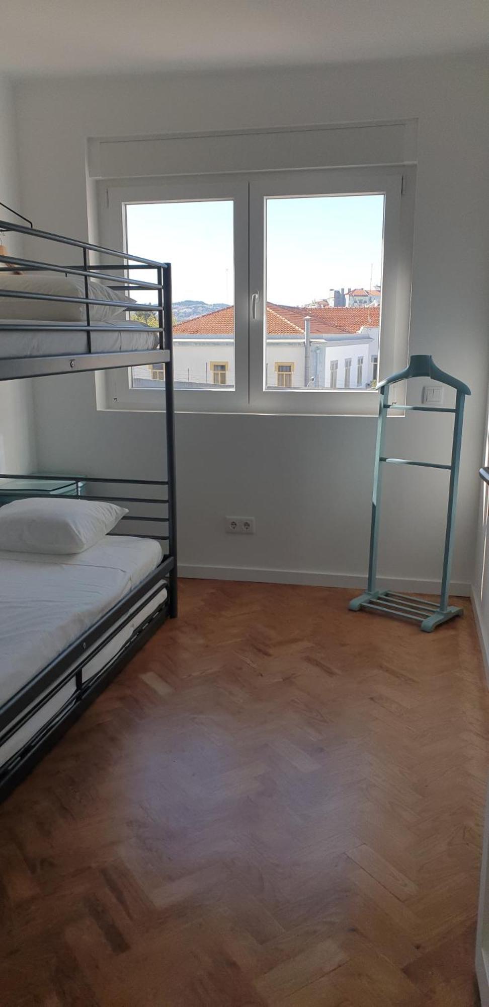 Apartment 5min Walk To Subway & 10min Drive To Airport