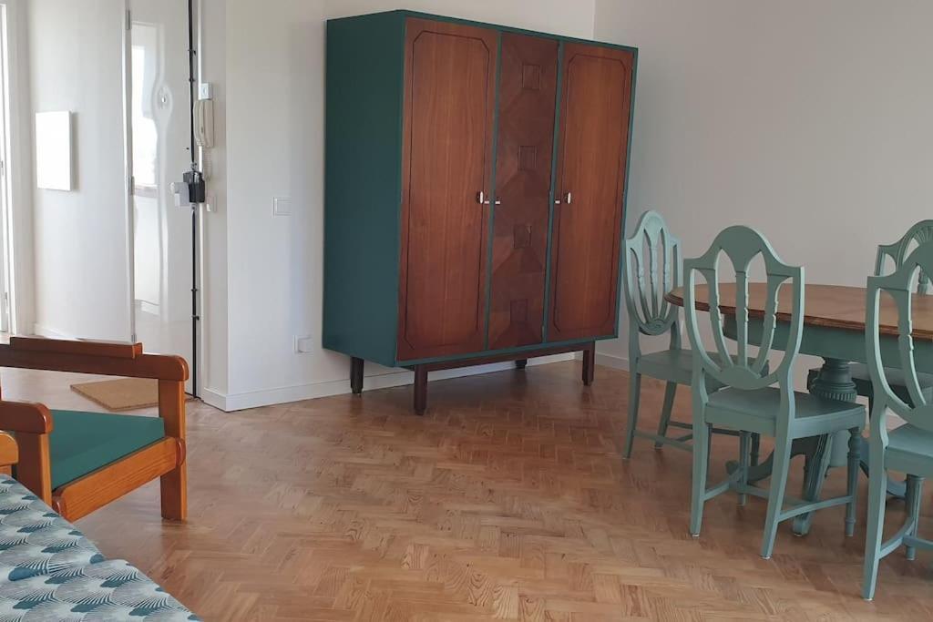 Apartment 5min Walk To Subway & 10min Drive To Airport