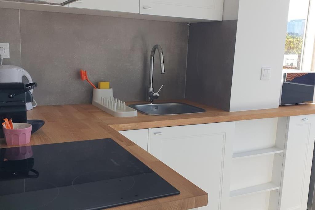 Apartment 5min Walk To Subway & 10min Drive To Airport Lisbon