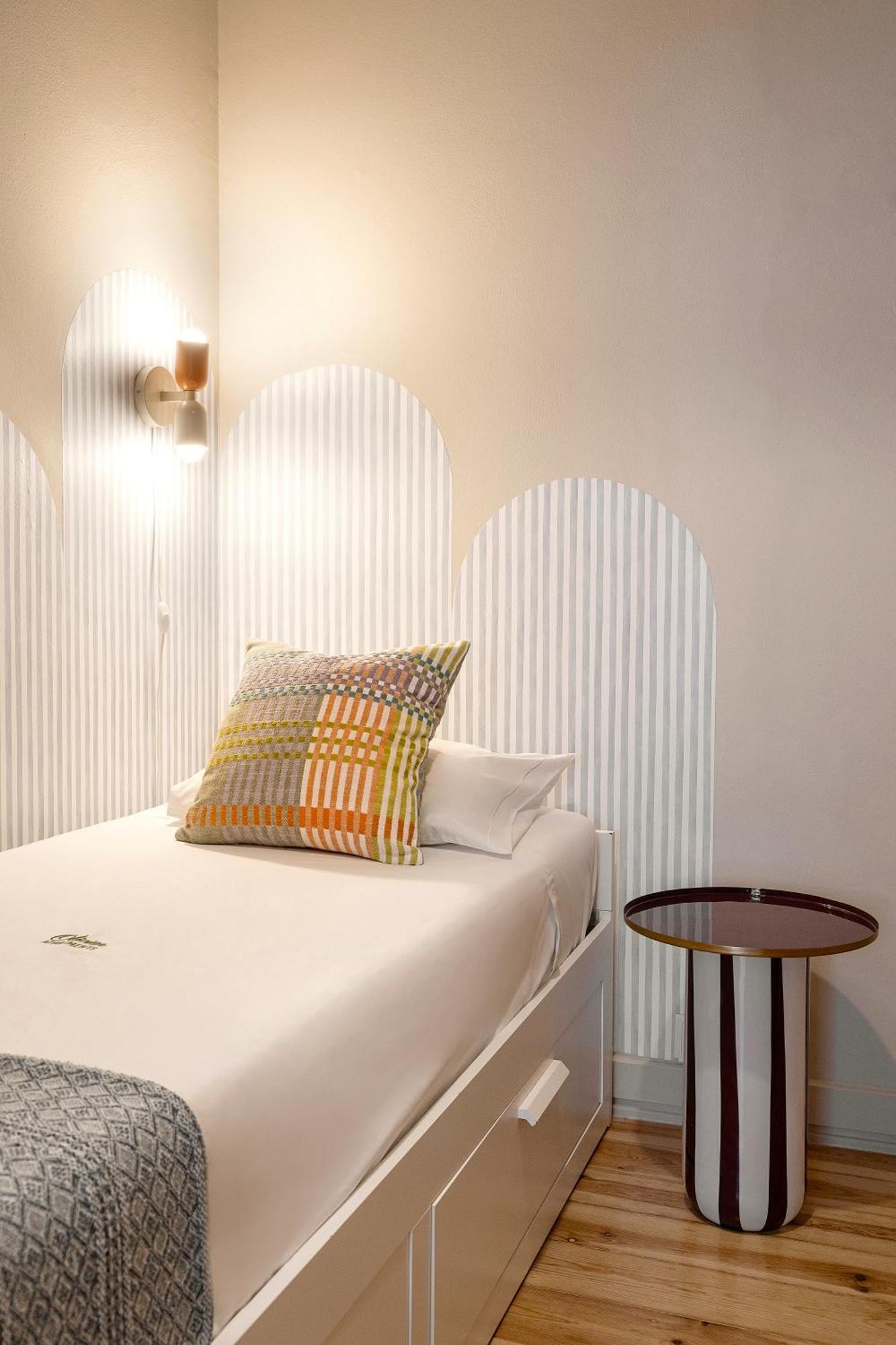 The Traditional Arts Memoir, Downtown Flat With Balcony And Comfort Apartment Lisbon