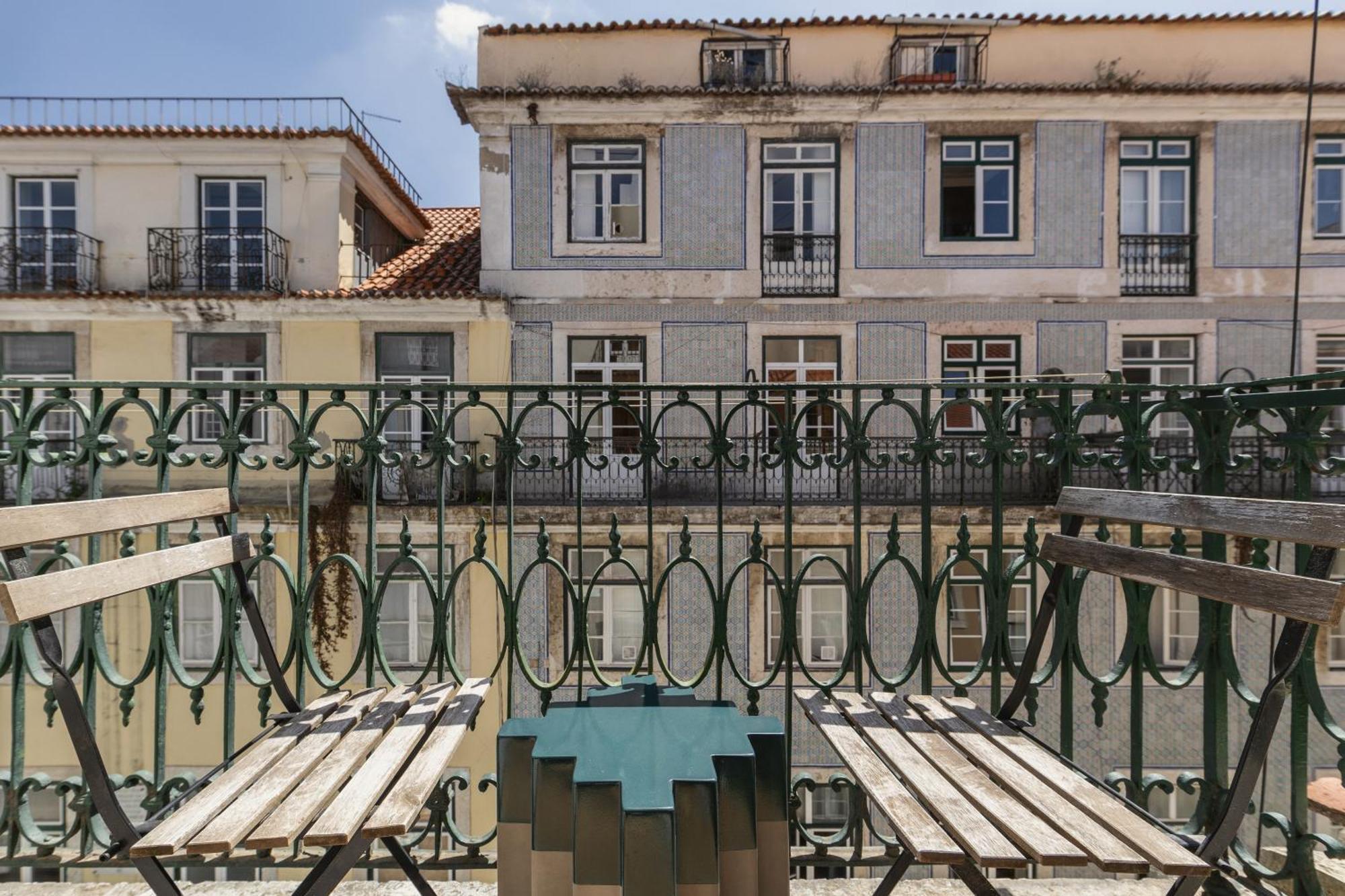 The Traditional Arts Memoir, Downtown Flat With Balcony And Comfort Apartment