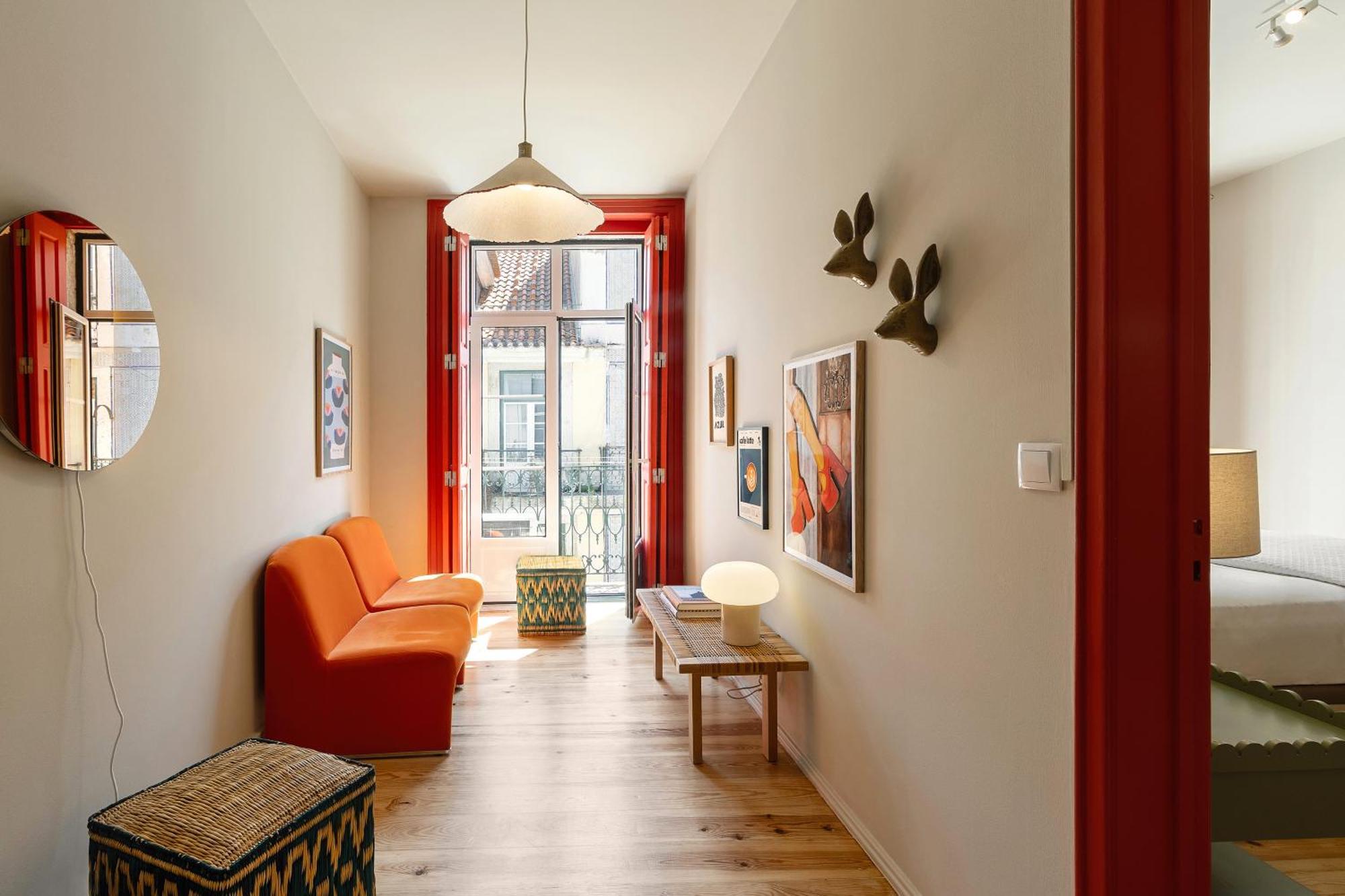 The Traditional Arts Memoir, Downtown Flat With Balcony And Comfort
