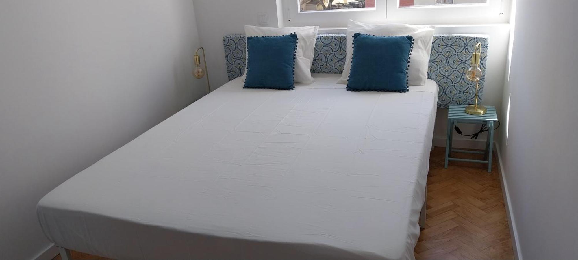 5min Walk To Subway & 10min Drive To Airport * Lisbon