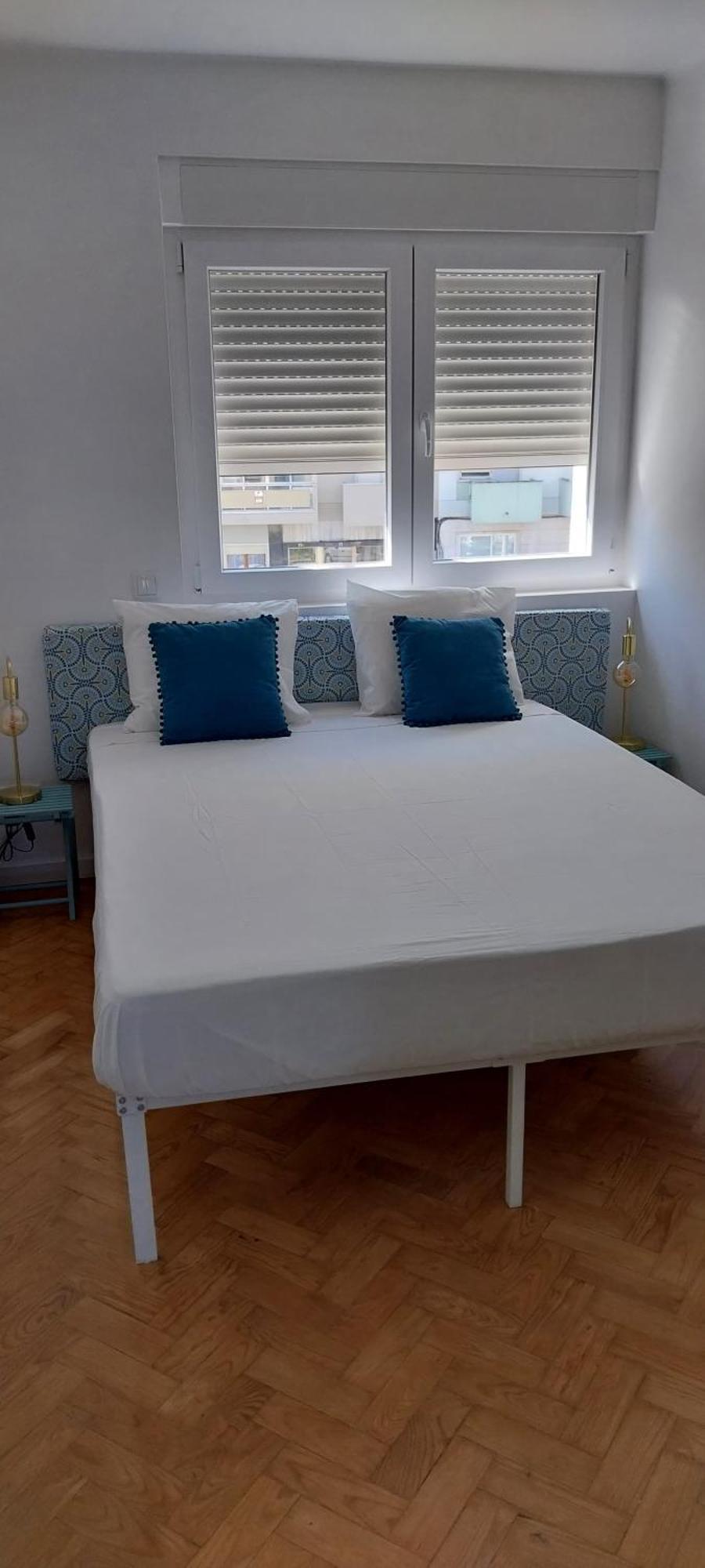 Apartment 5min Walk To Subway & 10min Drive To Airport