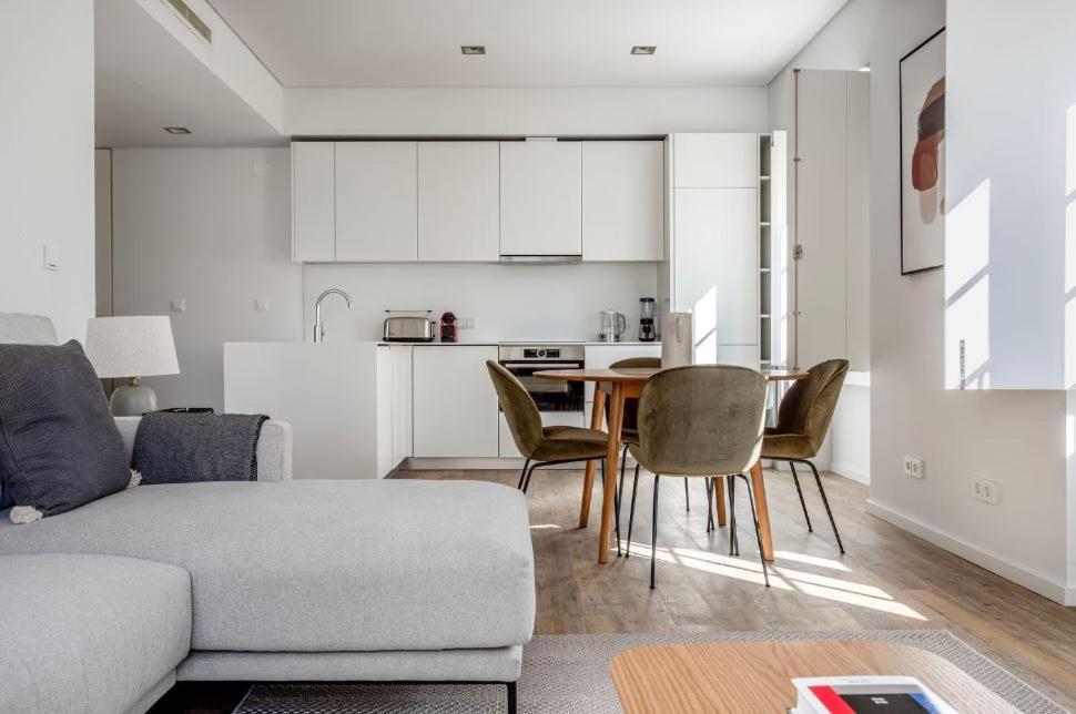 Private Bedrooms In The Heart Of * Lisbon