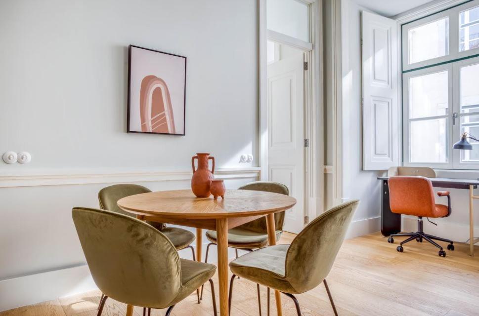 Private Bedrooms In The Heart Of Guest house Lisbon