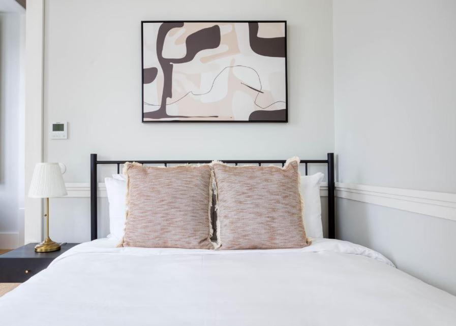 Guest house Private Bedrooms In The Heart Of *