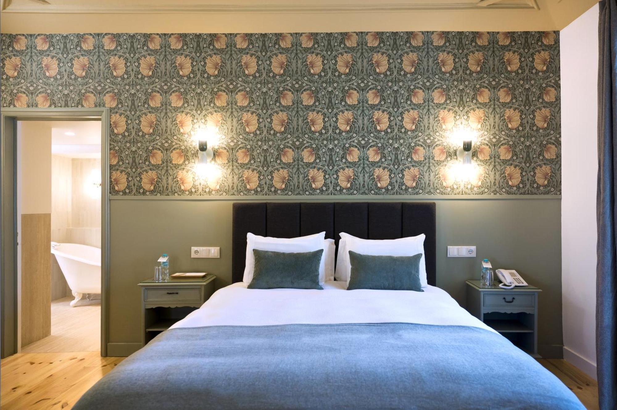 York House 4*